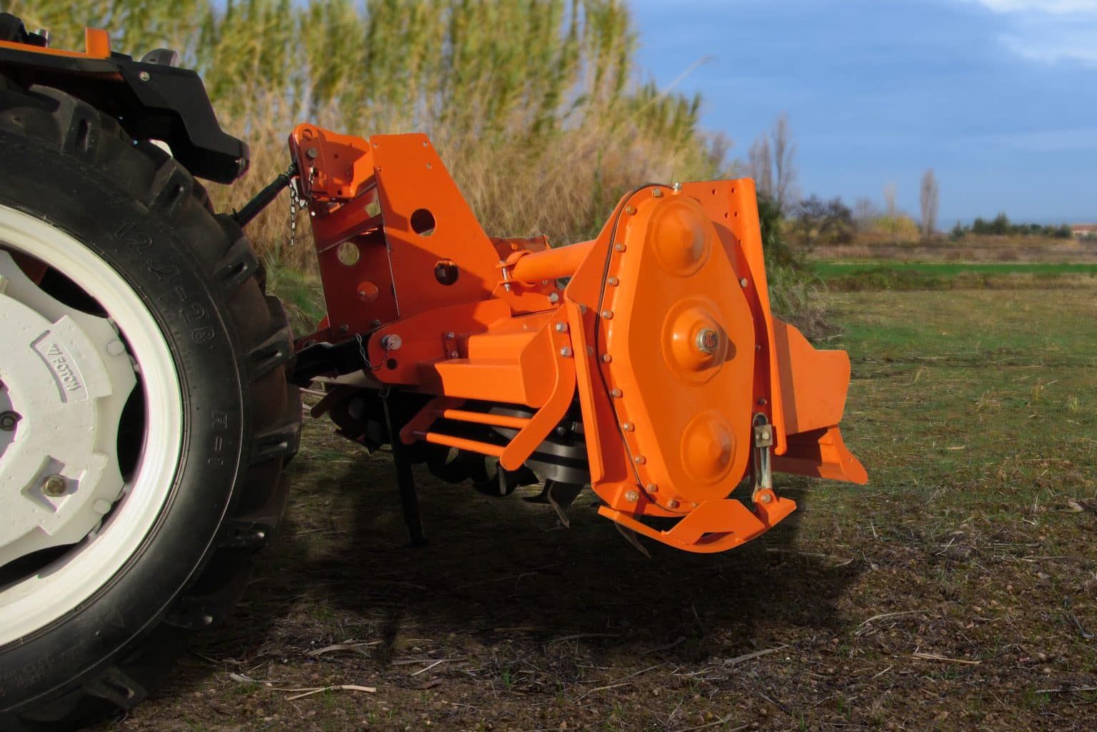 Rotovators y fresadoras para tractor - Zeppelin Maquinaria